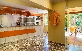 Lorenzo House 3* ラッシ