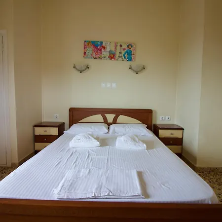 Lorenzo House 3* ラッシ