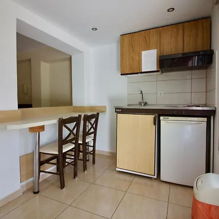 Lorenzo House 3* ラッシ