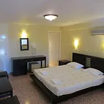 Lorenzo House شقة فندقية 3*