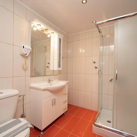 Lorenzo House 3*