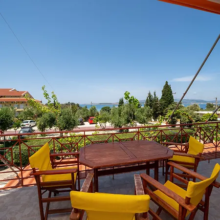 Lorenzo House Aparthotel Lassi (Kefalonia)