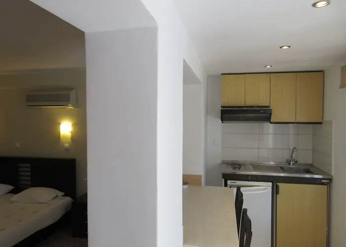 Апарт-отель Lorenzo House Ласси