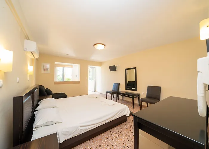 Lorenzo House Ласси