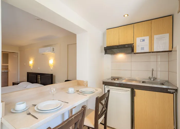 Lorenzo House Ласси