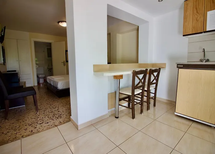 Апарт-отель Lorenzo House Ласси